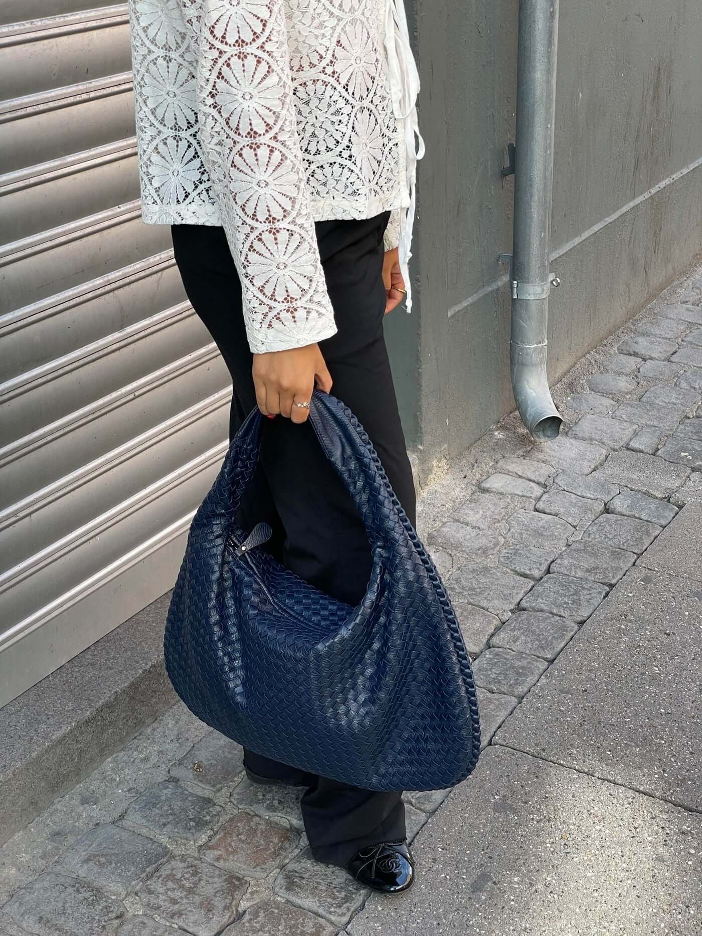 Josiane | Fonott Kézitáska – Kézműves Elegancia és Időtlen Báj
