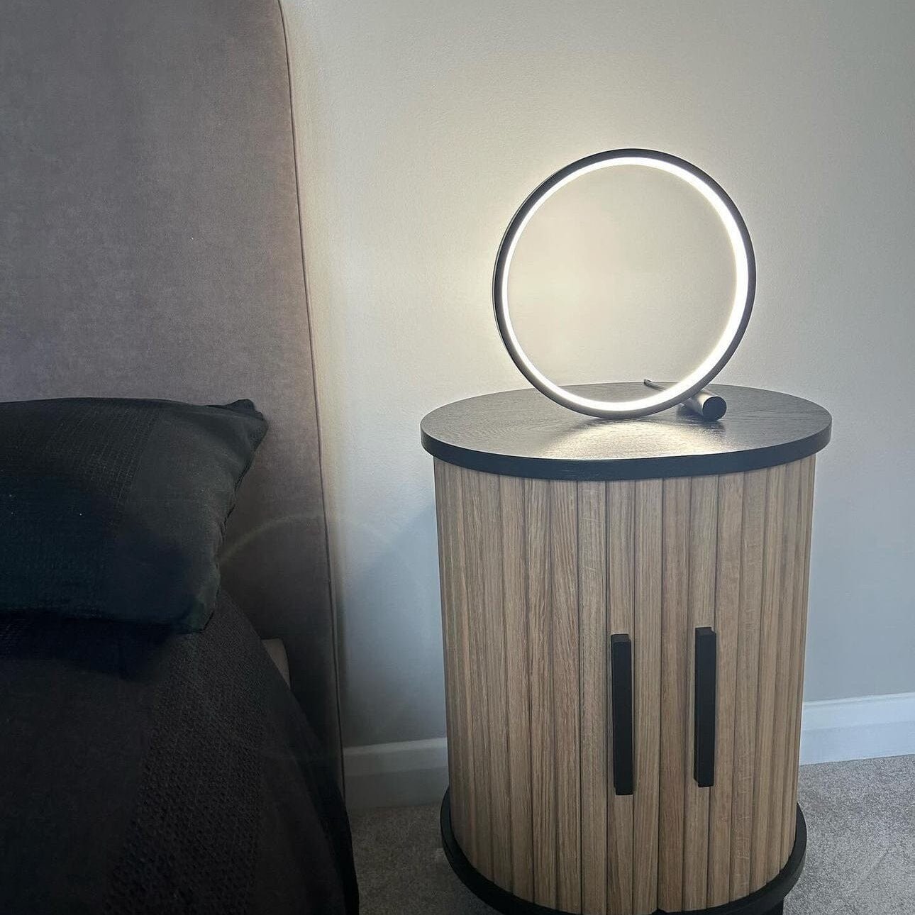 Sirkulær Bordlampe Med Berøringssensor – Modernitet Og Komfort