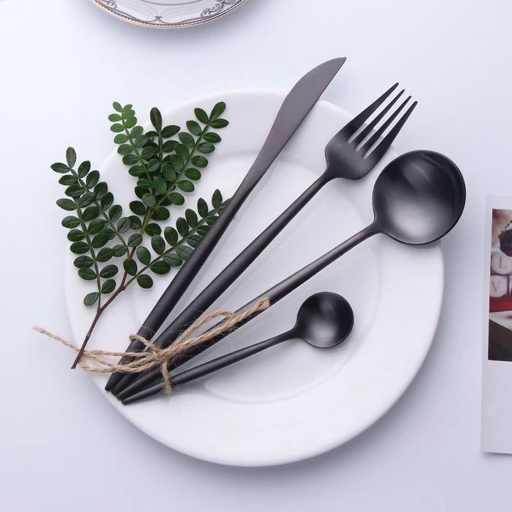 Sammen Sæt Af Luksus Bestik – Til Et Elegant Og Distinkt Bord