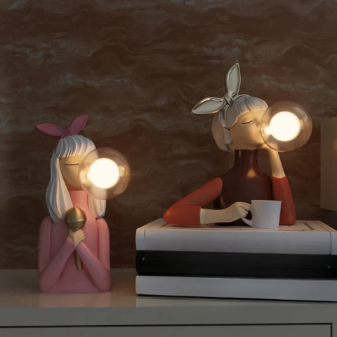 Ručně vyráběná stolní lampa – unikátní design a pečlivé zpracování