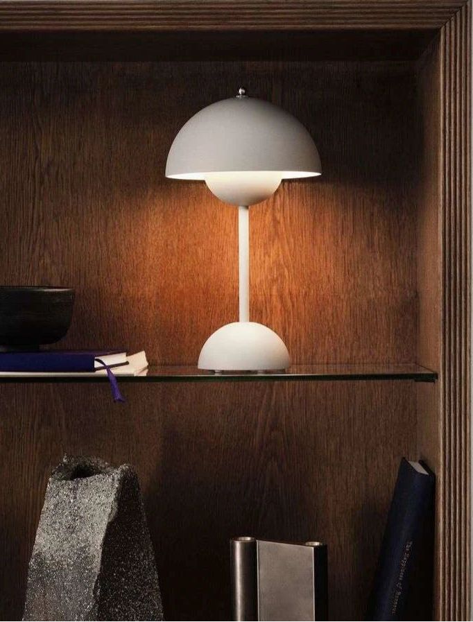 Lampada da Tavolo Portatile – Design Moderno e Illuminazione Nomade
