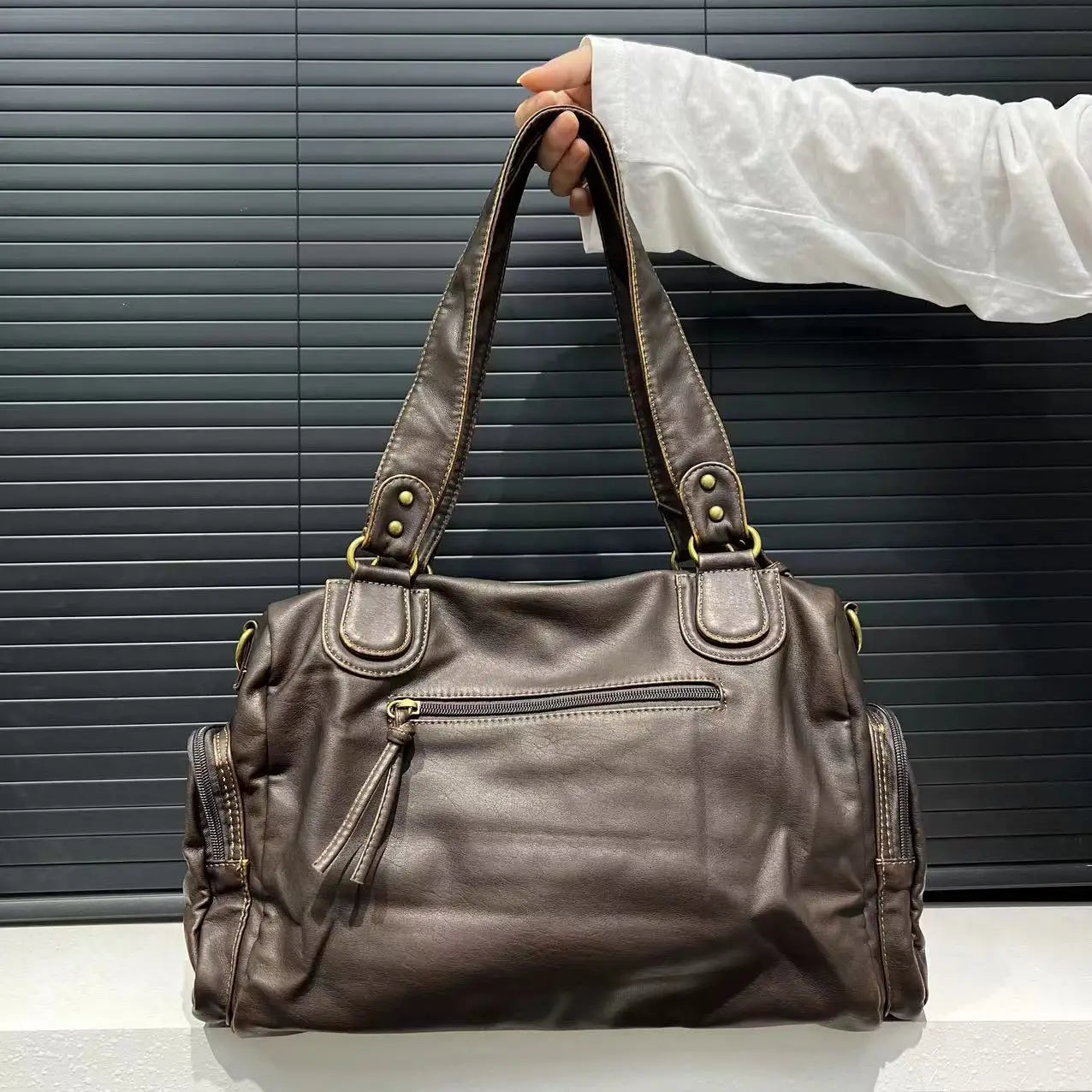 Clara | Retro Kézitáska Pánttal – Időtlen Elegancia És Vintage Stílus
