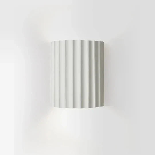 Moderní nástěnné svítidlo z pryskyřice – elegance a originalita