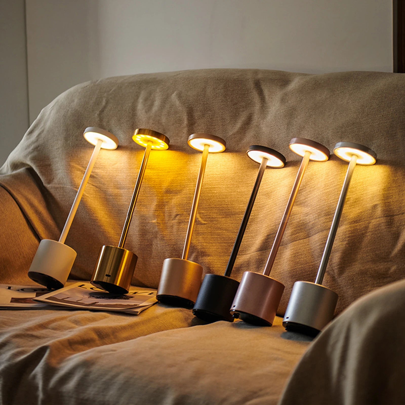タッチ式充電可能LEDテーブルランプ - 実用的でモダンな照明 