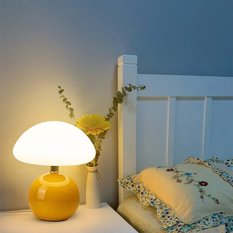 Stolová lampa v tvare huby – elegancia a originalita 