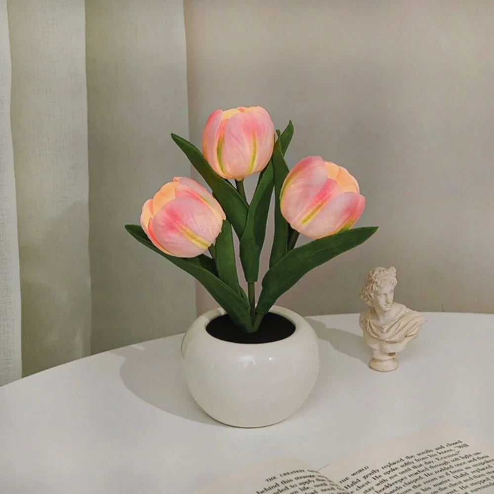 Dekorativ lampe Tulipan – Varme og raffineret atmosfære 