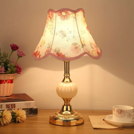 Lámpara Decorativa de Mesa – Estilo Vintage y Elegancia Atemporal 