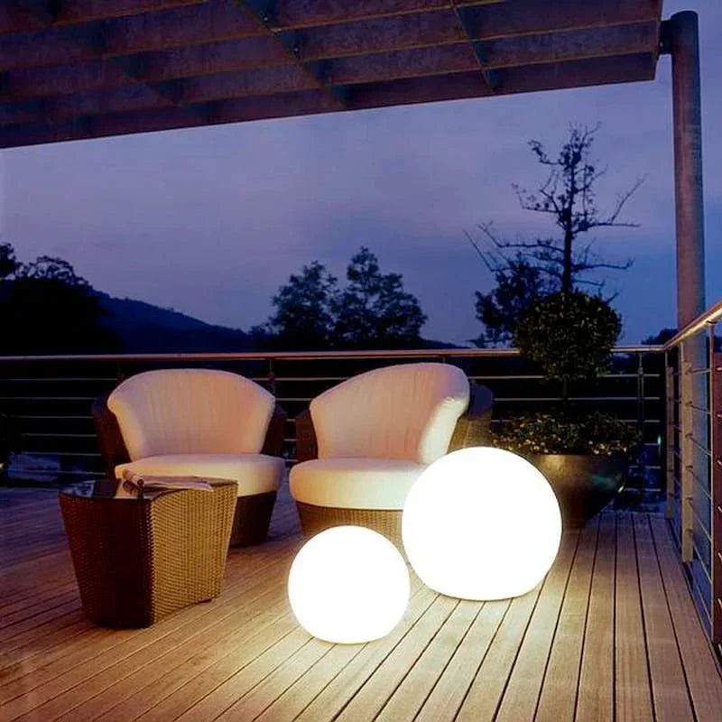 Lampă Sferică Exterioară Fără Fir – Iluminat Nomad și Elegant 