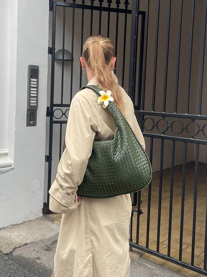 Josiane | Taška na ruku tkaná – remeselná elegancia a nadčasové čaro 