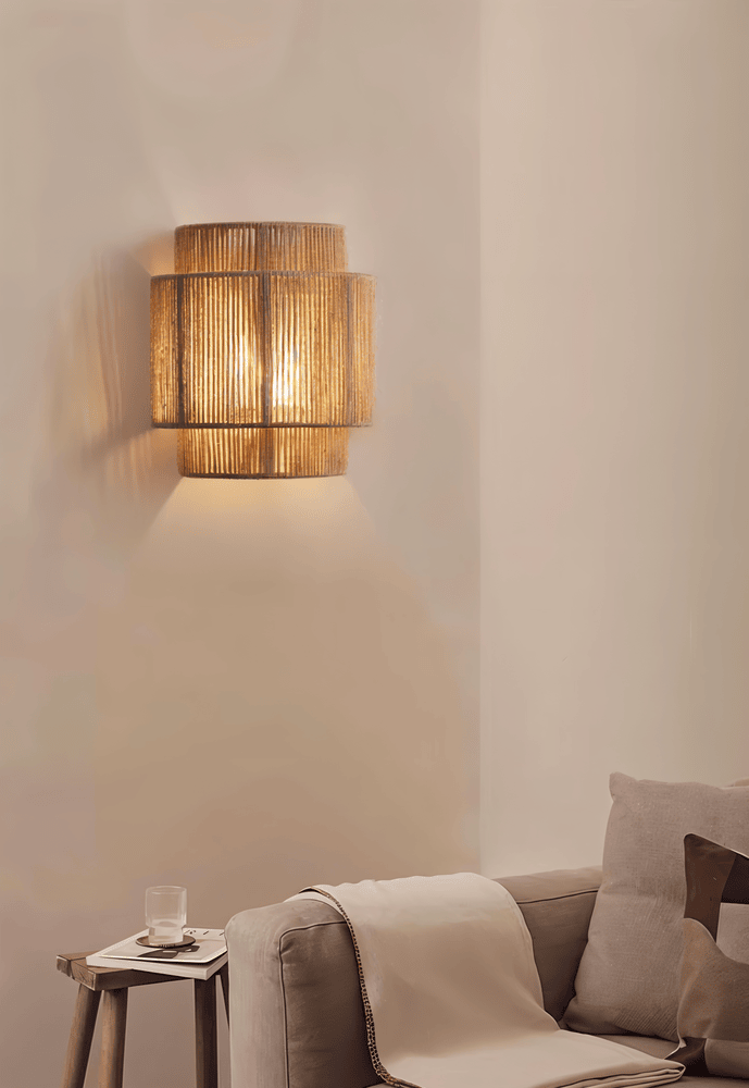 Rattan Wandleuchte mit Hanfseil Schirm - Natürliches Licht & Authentischer Charme