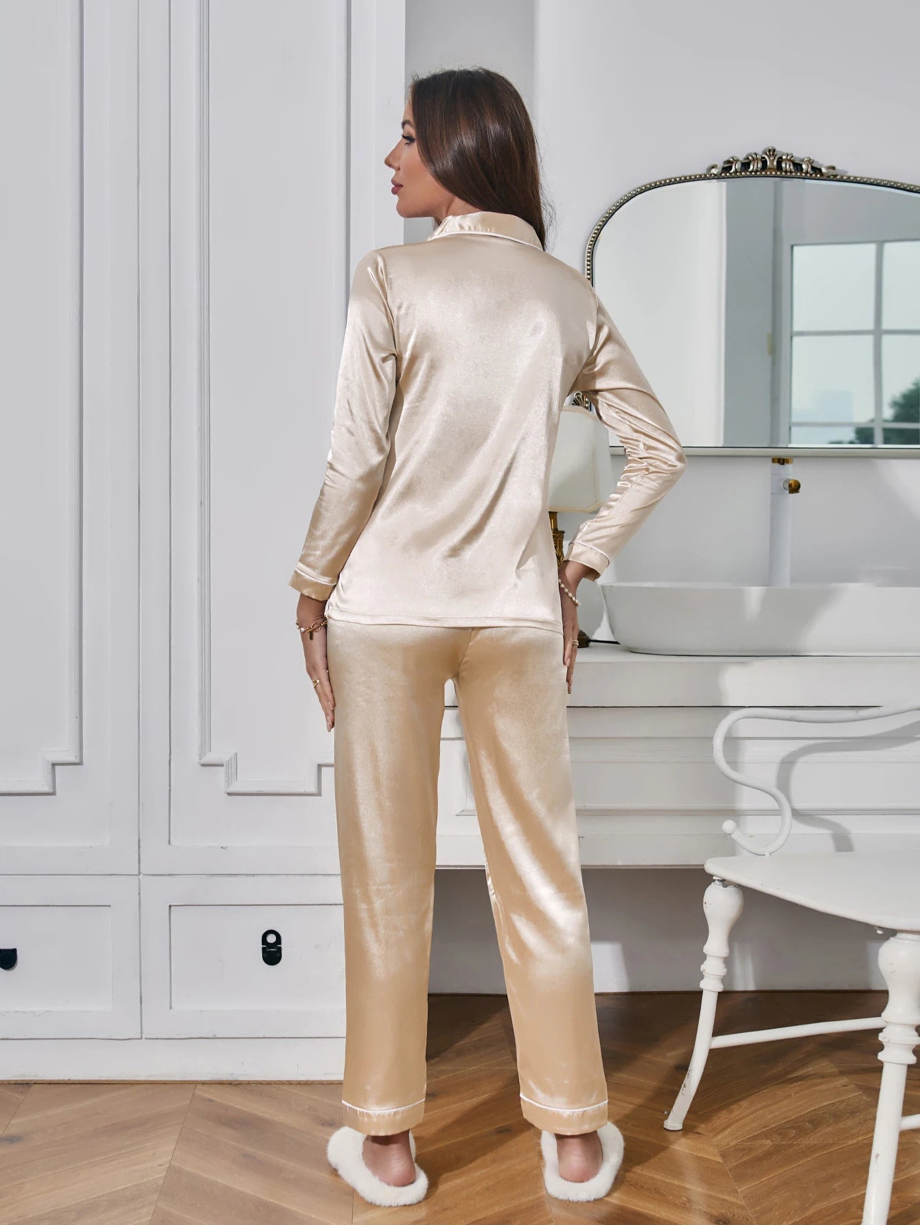 Sandra | Shiny Pajamas – Night Elegance and Delicate Touch 