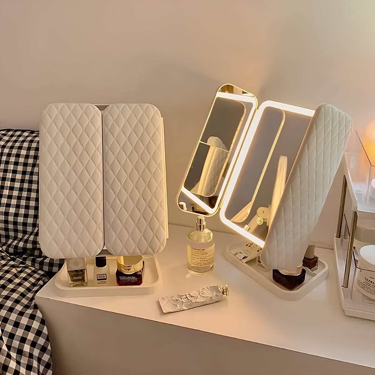 مرآة ذكية — إضاءة LED وعرض حديث 