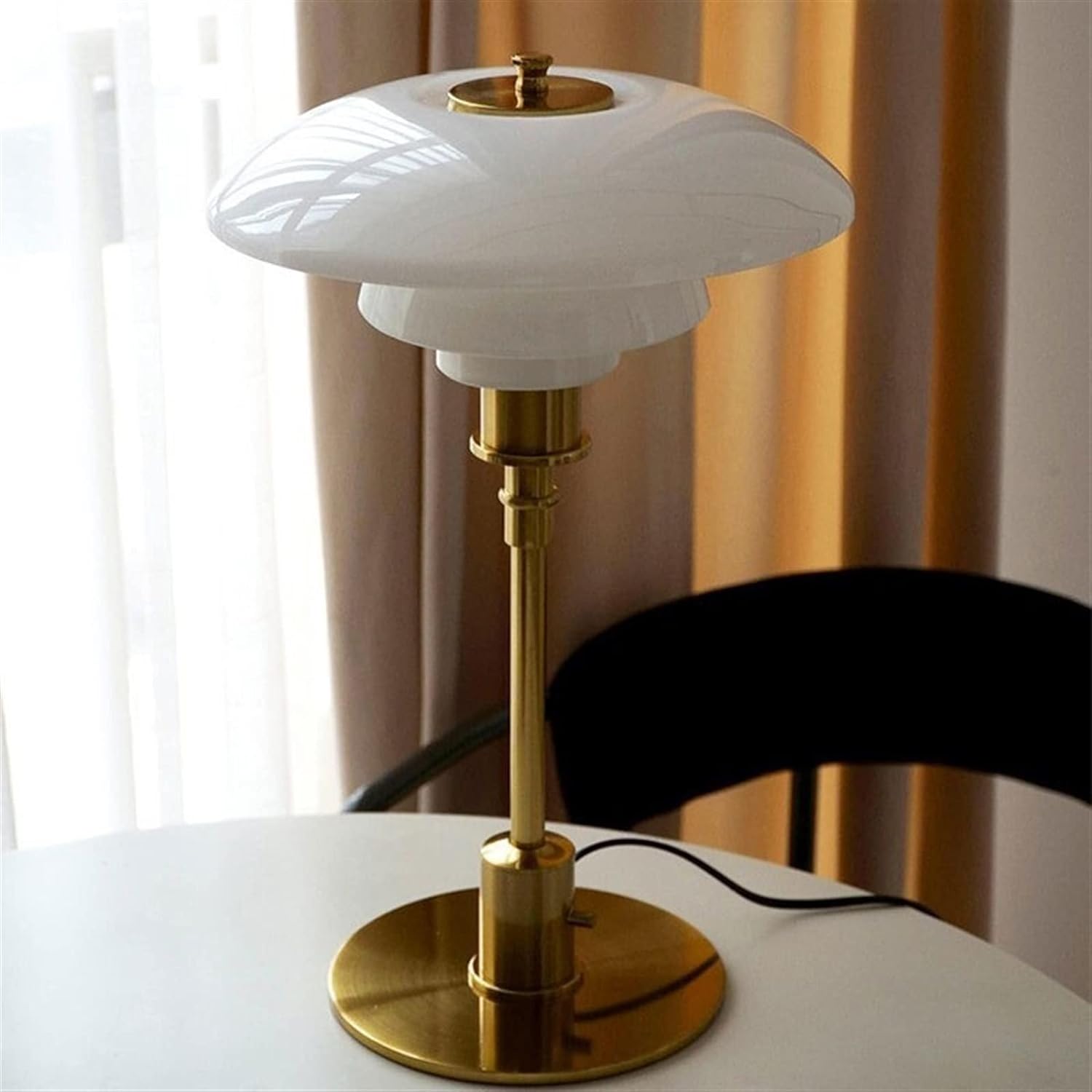LED Bordlampe i Skandinavisk Stil – Myk og Moderne Belysning 