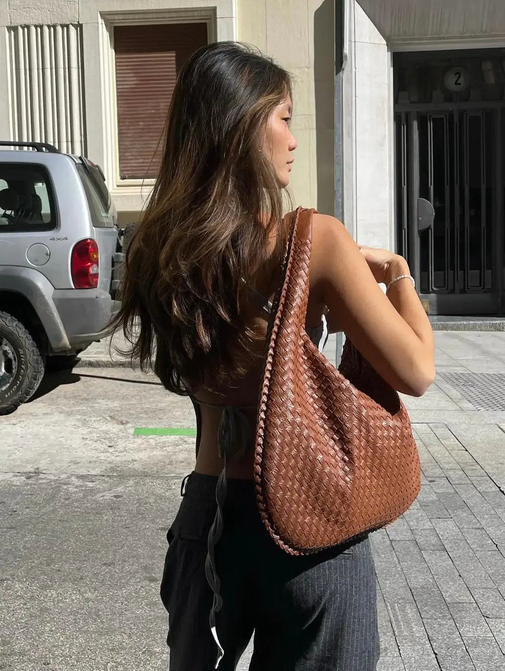 Josiane | Taška na ruku tkaná – remeselná elegancia a nadčasové čaro 