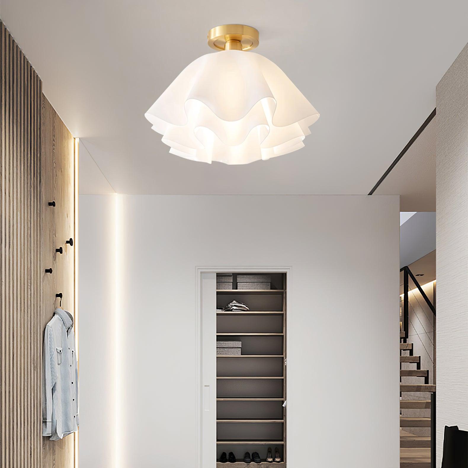 Moderní Elegantní Stropní Svítidlo – Refinované Osvětlení a Teplá Atmosféra 