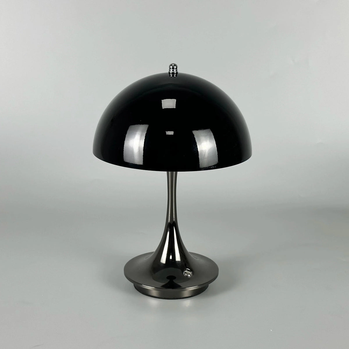 Lámpara de Mesa LED – Recargable y Iluminación en Tres Niveles 
