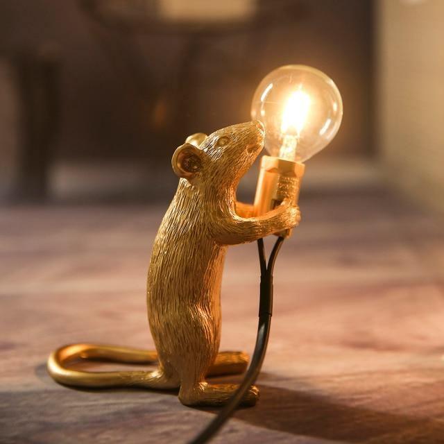 Lampa de birou Șoarece – Decorațiune originală și iluminat la modă 