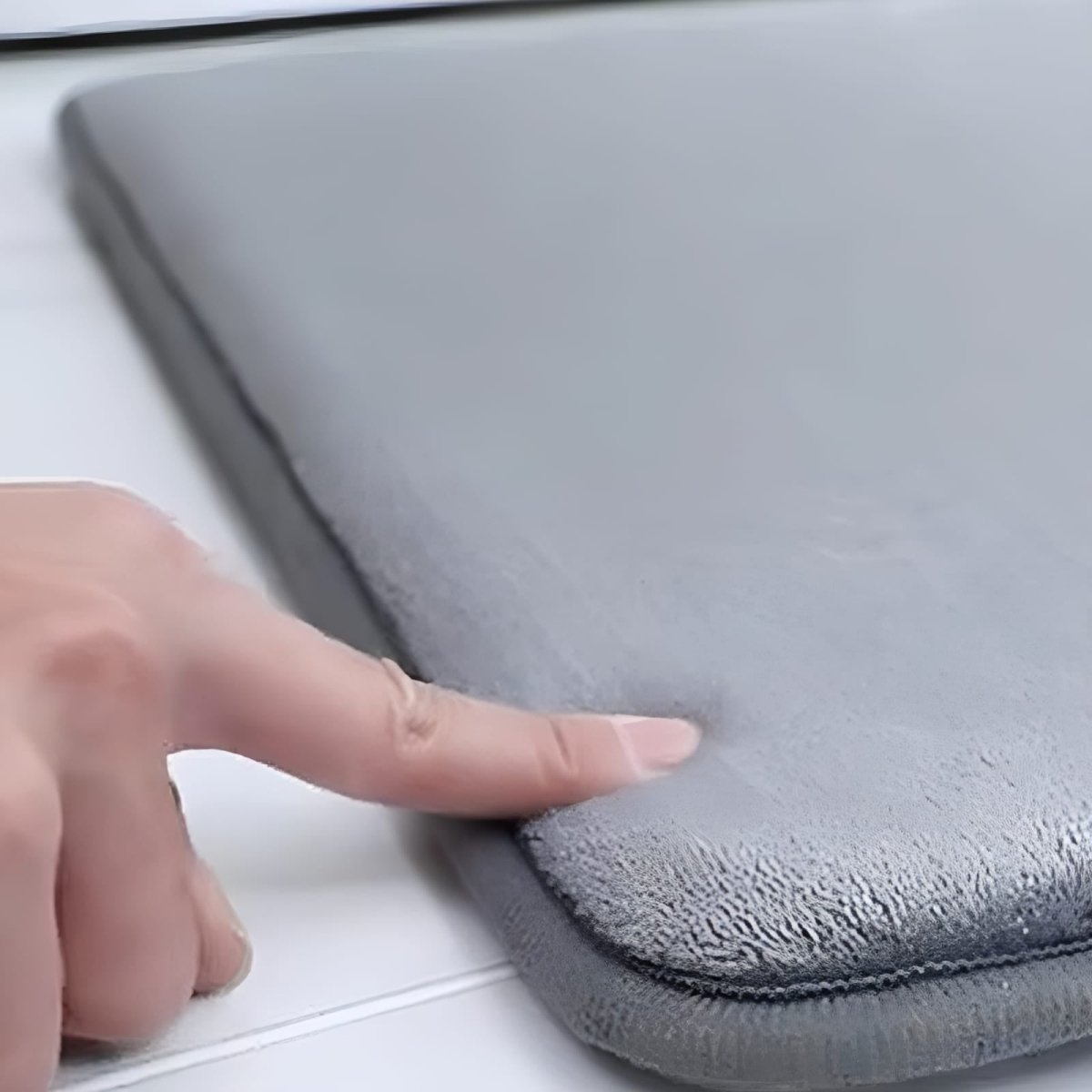 Tapete de Banho Super Absorvente Antiderrapante – Conforto e Segurança Diária 