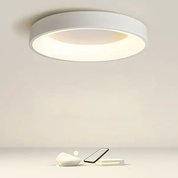 Lampa sufitowa – Linia minimalistyczna i ciepła atmosfera 