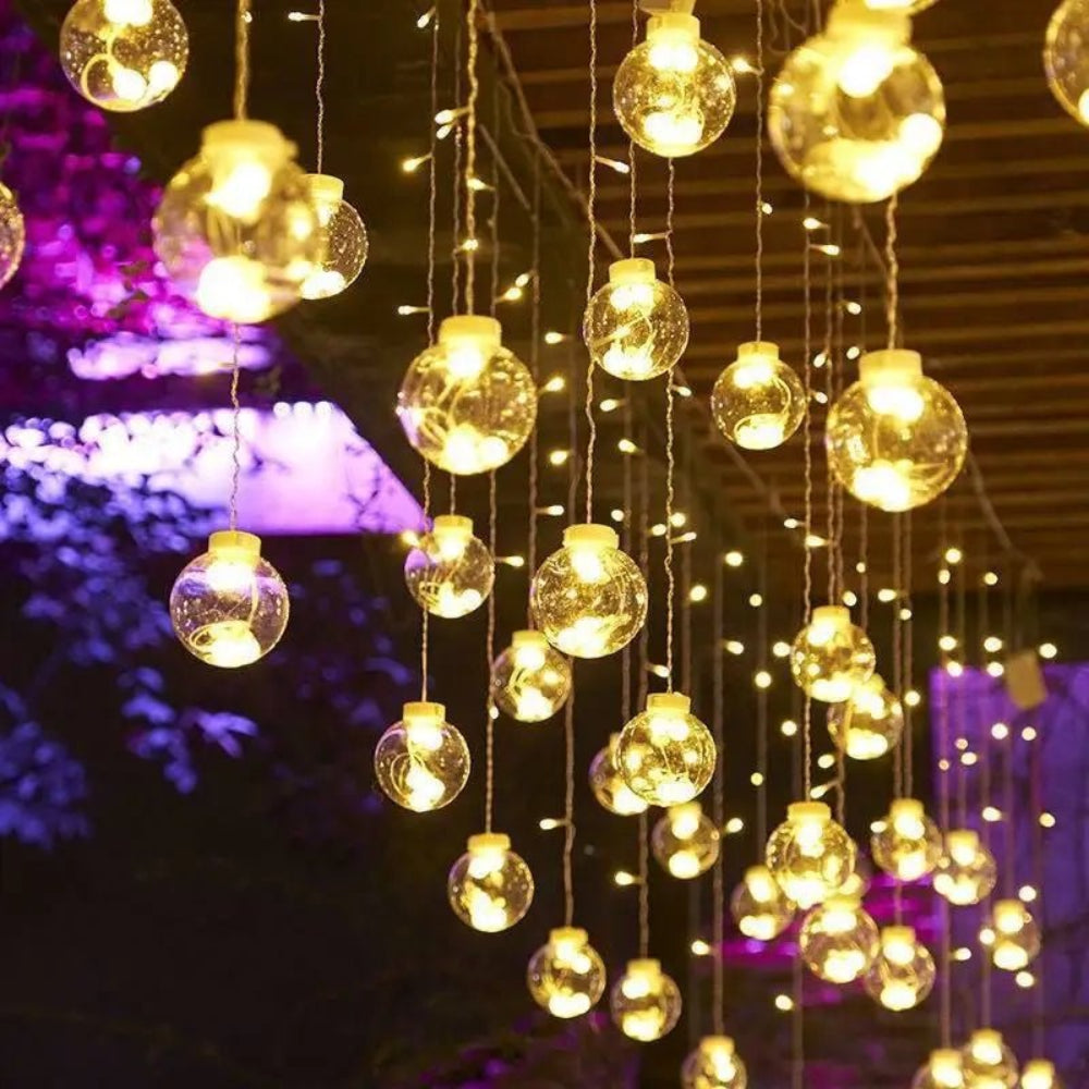 Rideau Lumineux À Boules Suspendues — Ambiance Chaleureuse Et Féérique