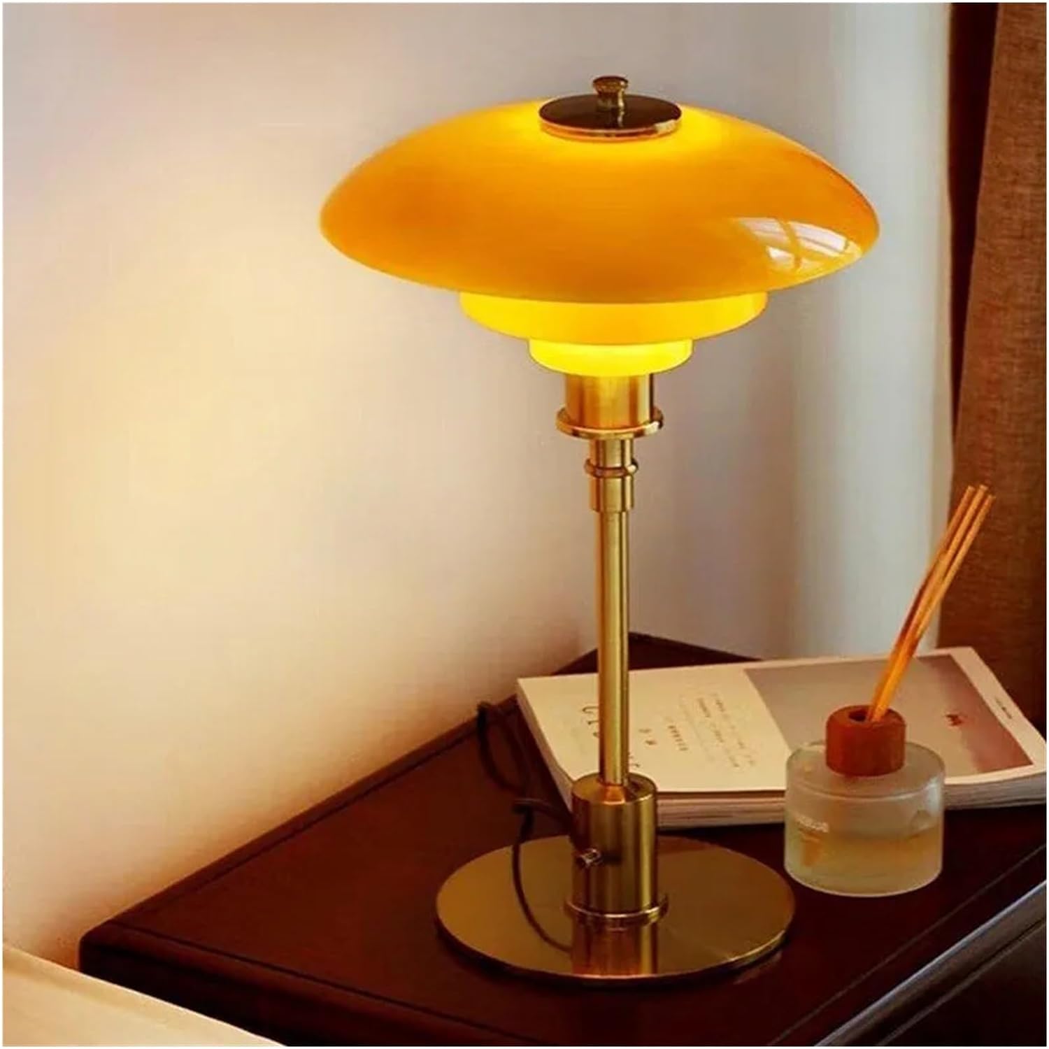 LED Bordlampe i Skandinavisk Stil – Myk og Moderne Belysning 