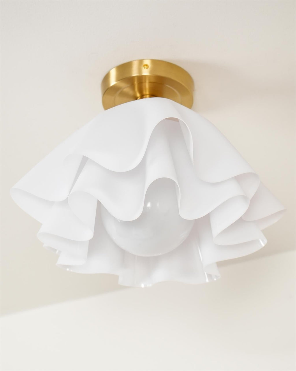 Moderne Elegant Taklampe – Raffinert Belysning Og Varme Atmosfære 