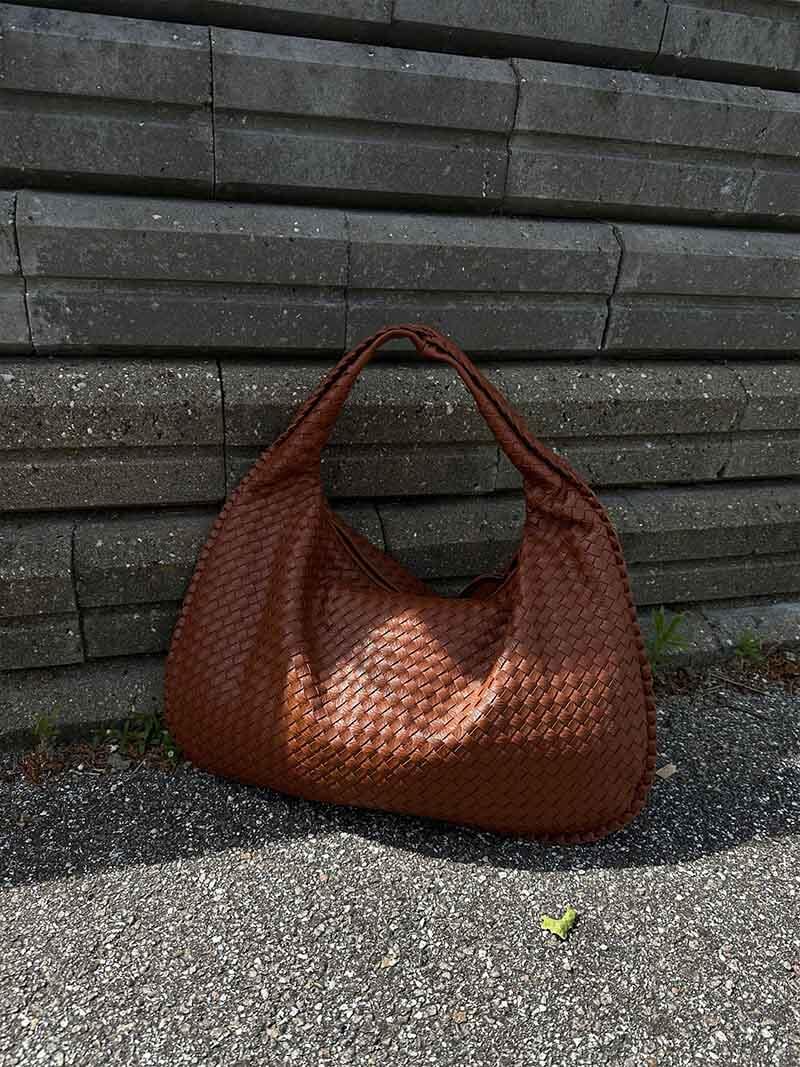 Josiane | Taška na ruku tkaná – remeselná elegancia a nadčasové čaro 