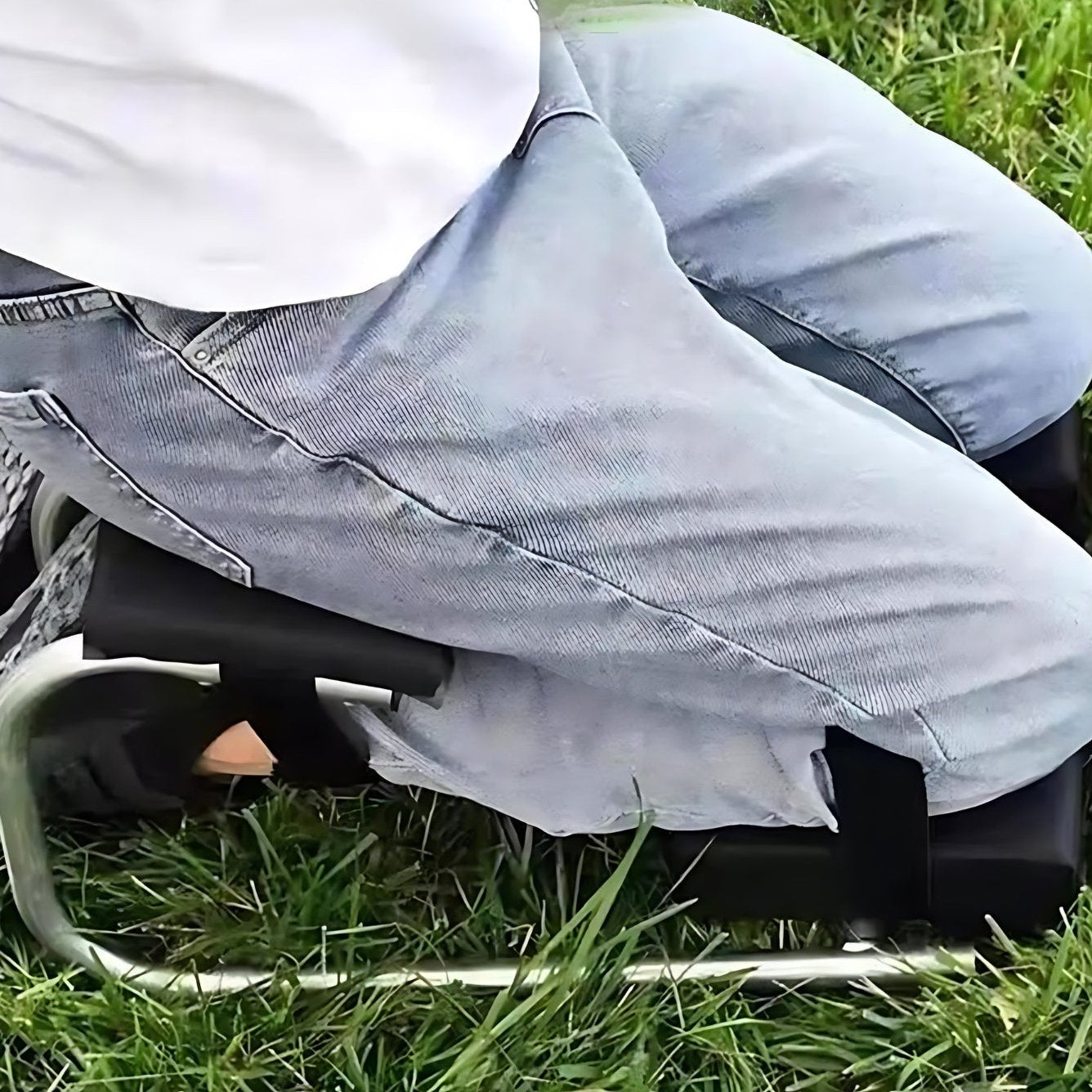 Folding Garden Stool — Comfort and Practicality Outdoors 