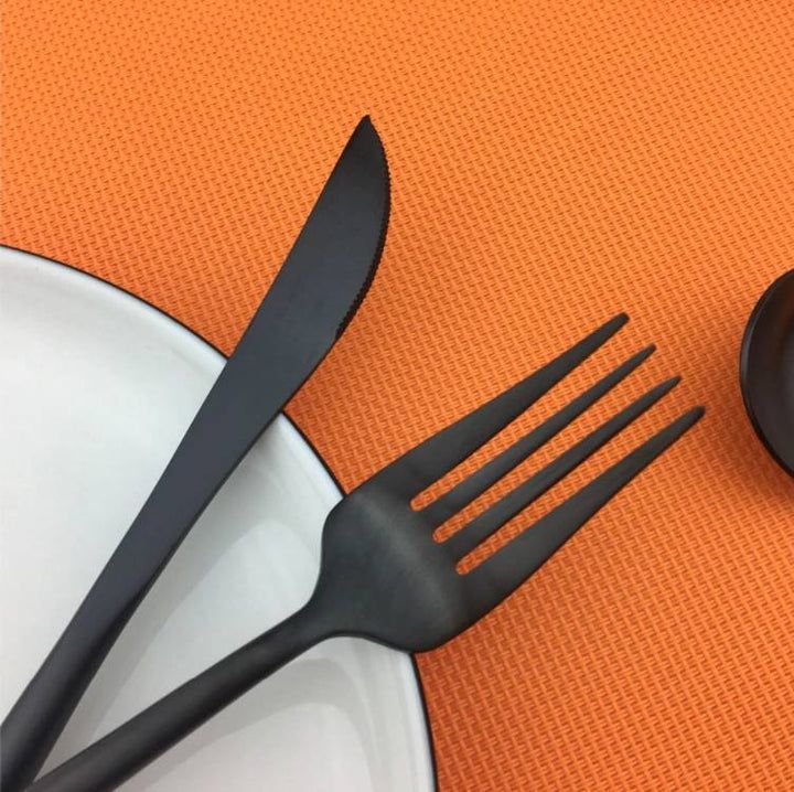 Sammen Sæt Af Luksus Bestik – Til Et Elegant Og Distinkt Bord 