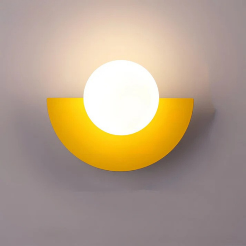 Moderne Wandlampe – Halbkreisform und sanfte Beleuchtung 