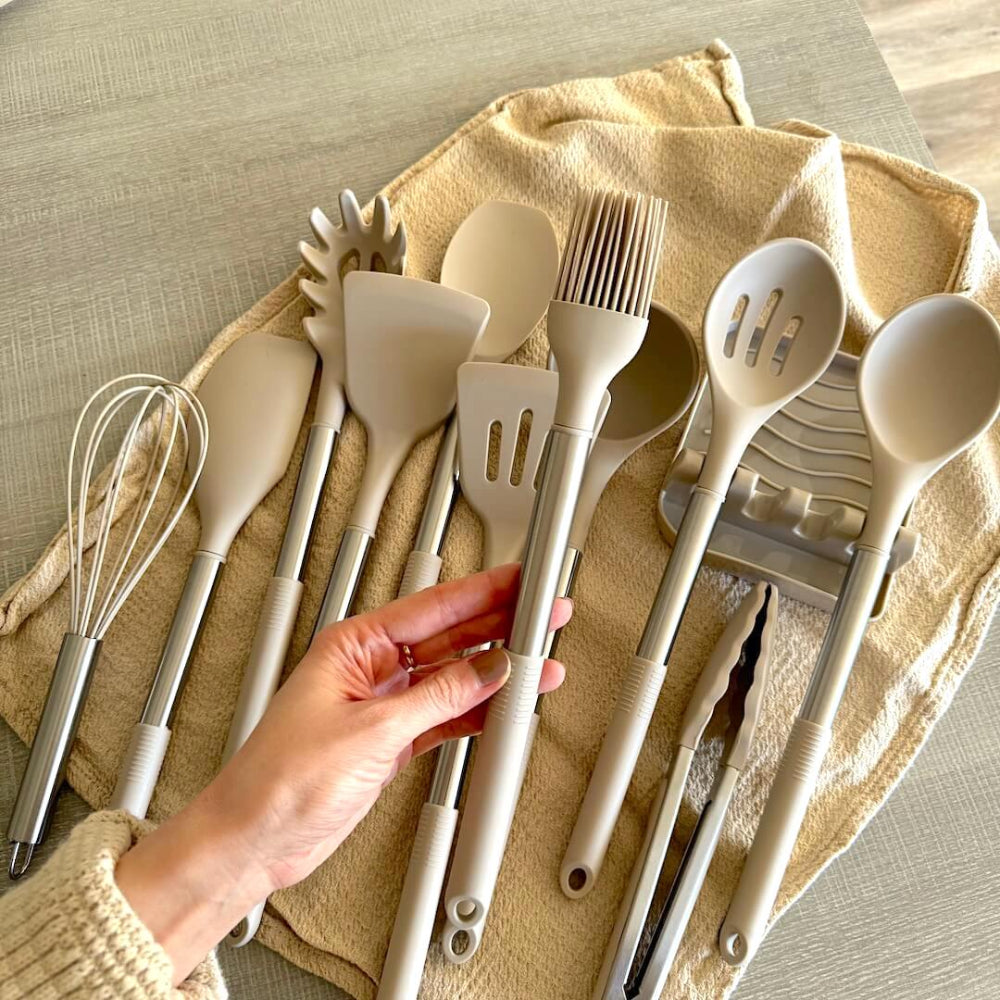 Set de ustensile de gătit din silicon 12 piese - complet și confortabil de utilizat