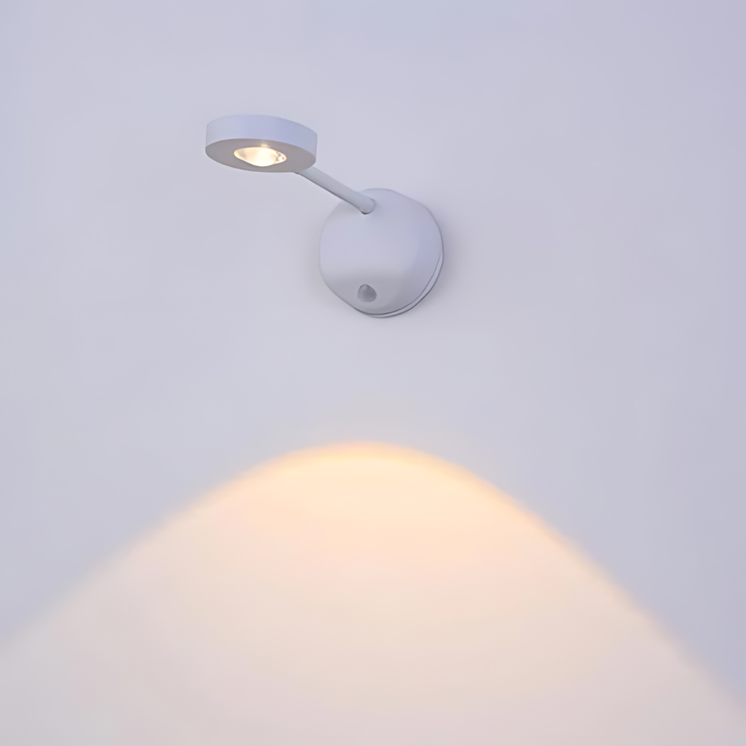 Praktická nástenná lampa – Senzor pohybu a USB nabíjanie 