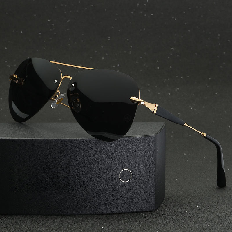 Sonnenbrille – schwarzer Aviator-Stil und polarisiert 