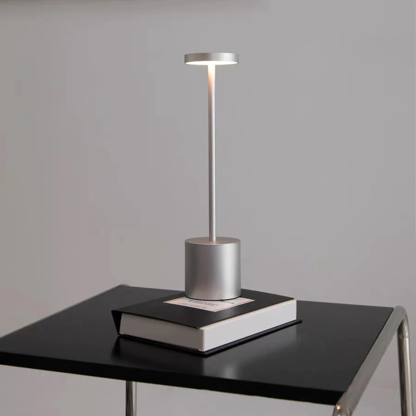 タッチ式充電可能LEDテーブルランプ - 実用的でモダンな照明 