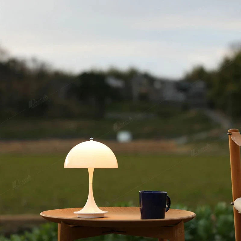 Lámpara de Mesa LED – Recargable y Iluminación en Tres Niveles 