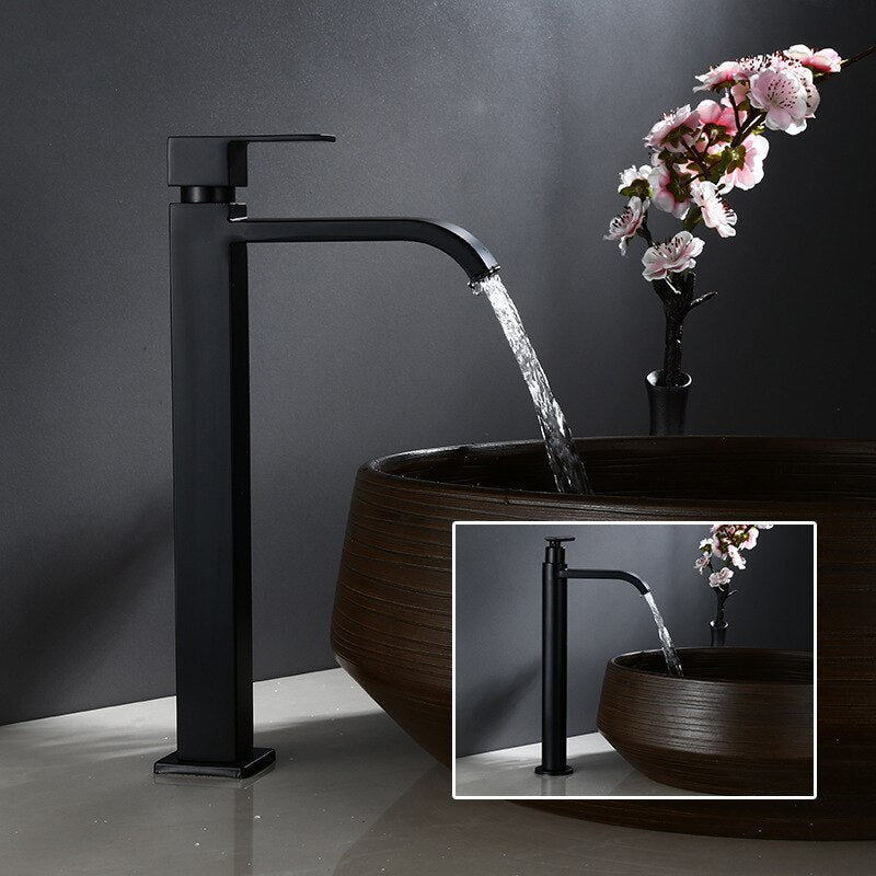Torneira de Lavabo Elevada – Acabamento Elegante Preto Mate 