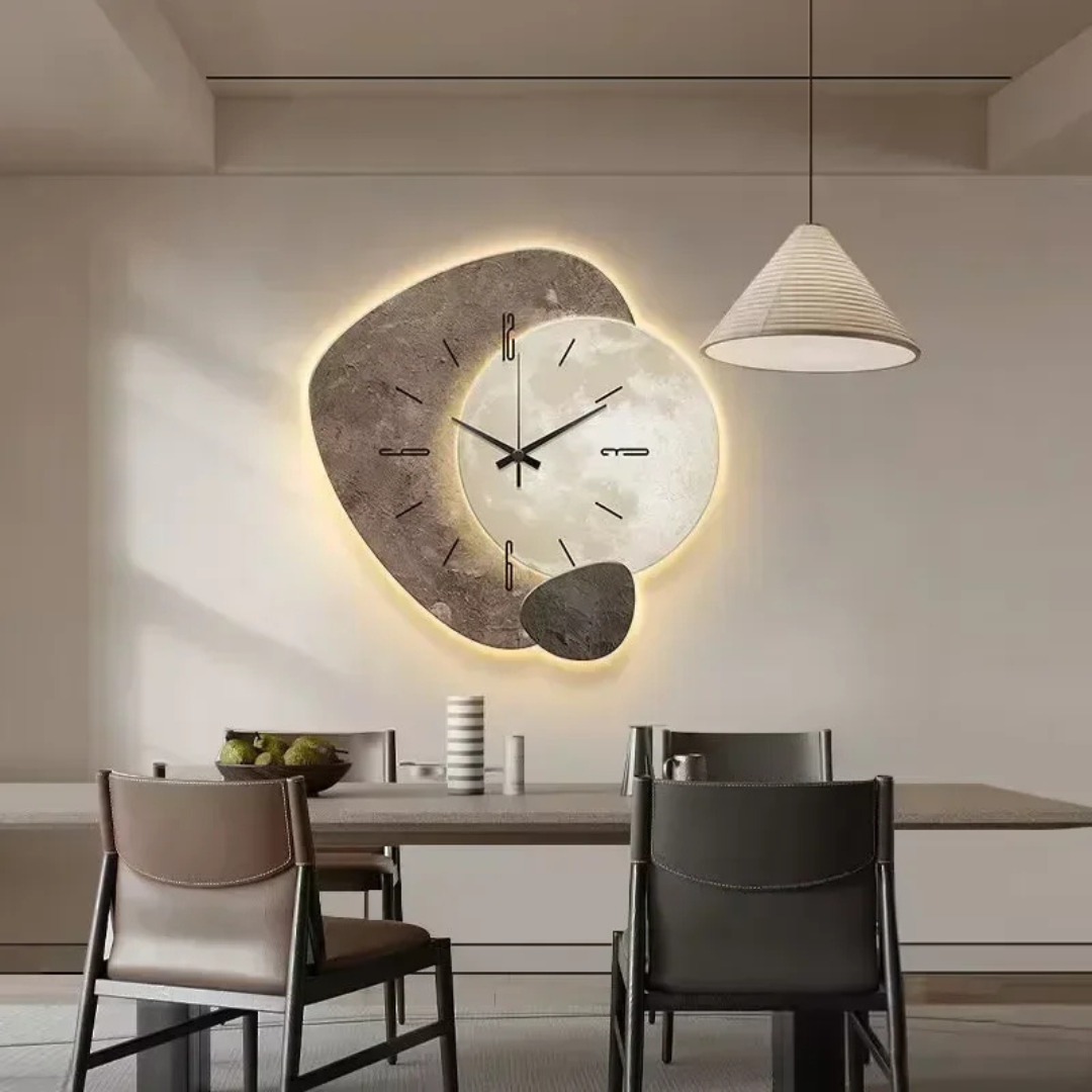 שעון קיר גדול – עיצוב מודרני ואור LED סביבתי 