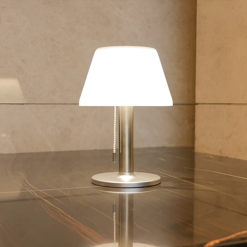 Lâmpada Solar de Mesa Elegante – Estilo e Sofisticação 