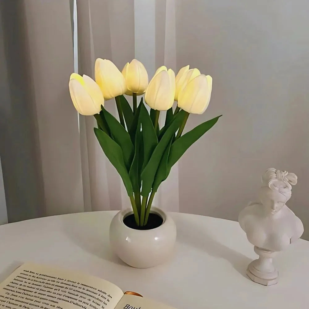 Dekorativ lampe Tulipan – Varme og raffineret atmosfære 
