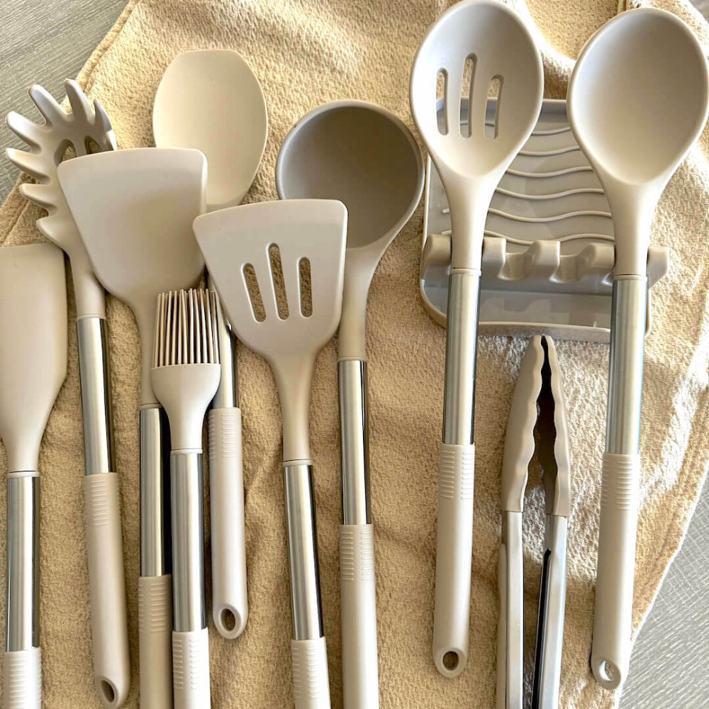 Set de ustensile de gătit din silicon 12 piese - complet și confortabil de utilizat